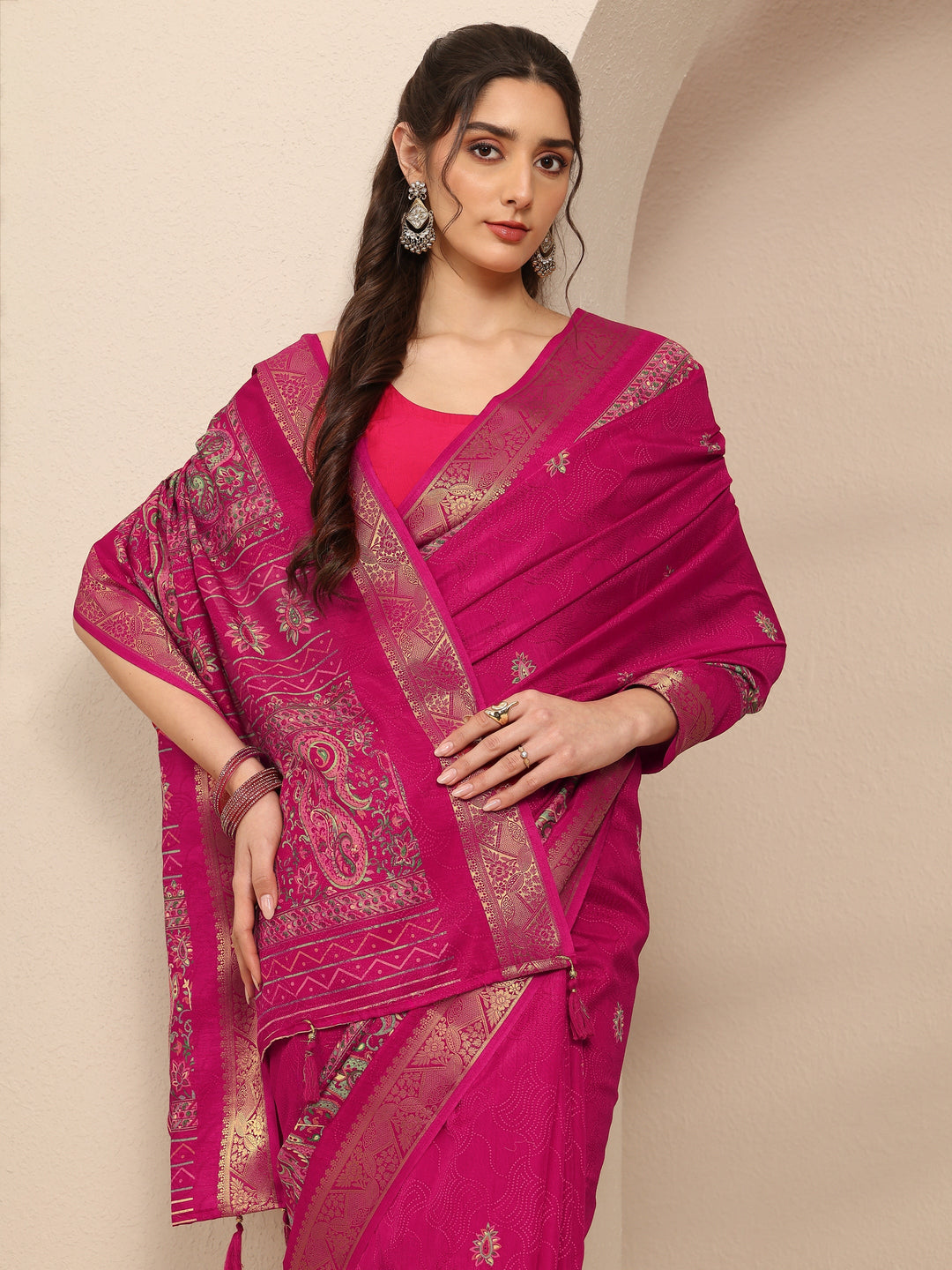 Pink Paisley Printed Silk Blend Saree With Unstitched Blouse Piece
