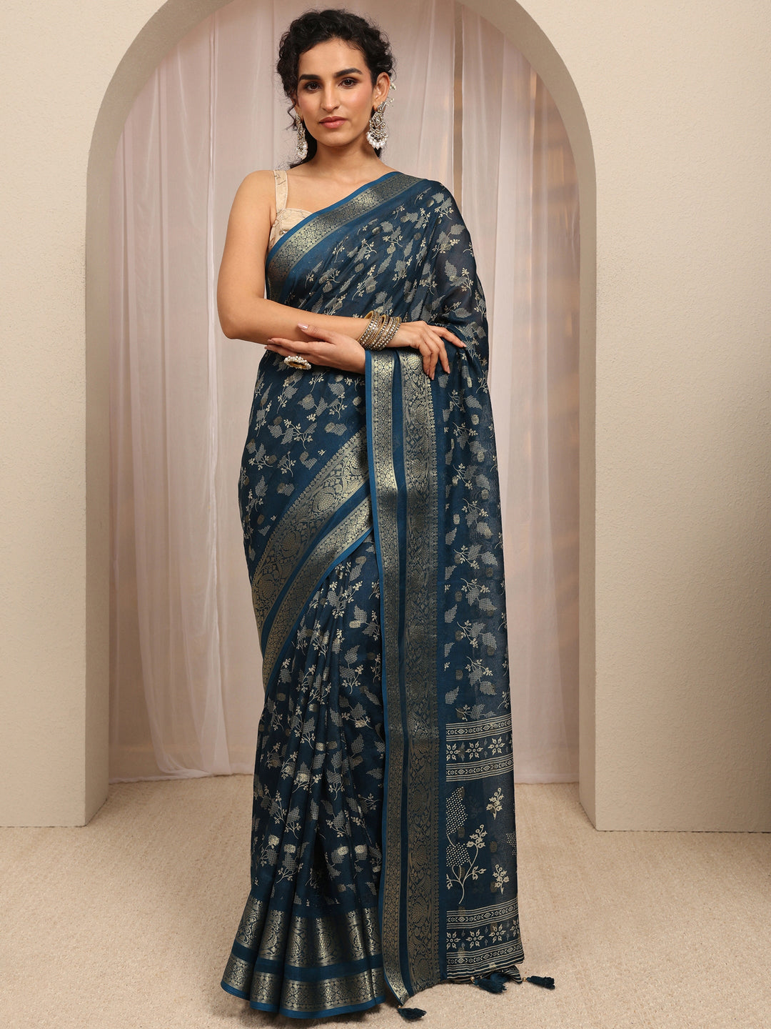 Navy Blue Floral Printed Silk Blend Saree With Unstitched Blouse Piece