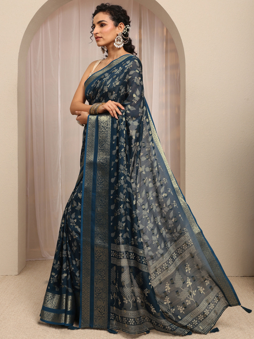 Navy Blue Floral Printed Silk Blend Saree With Unstitched Blouse Piece
