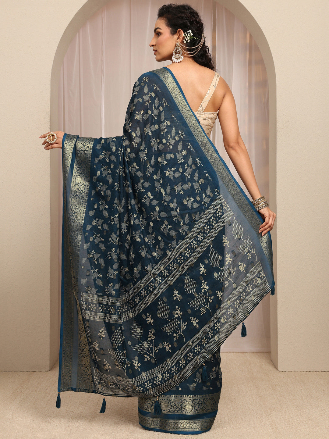 Navy Blue Floral Printed Silk Blend Saree With Unstitched Blouse Piece