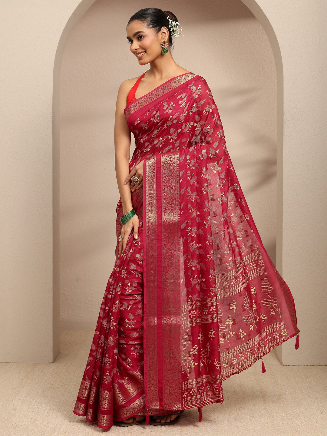 Red Floral Printed Silk Blend Saree With Unstitched Blouse Piece