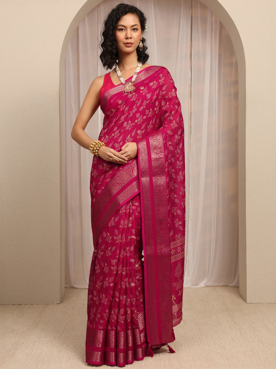 Pink Floral Printed Silk Blend Saree With Unstitched Blouse Piece
