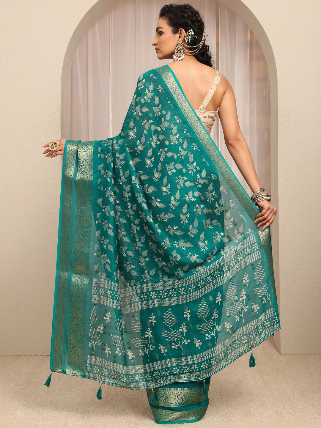 Green Floral Printed Silk Blend Saree With Unstitched Blouse Piece