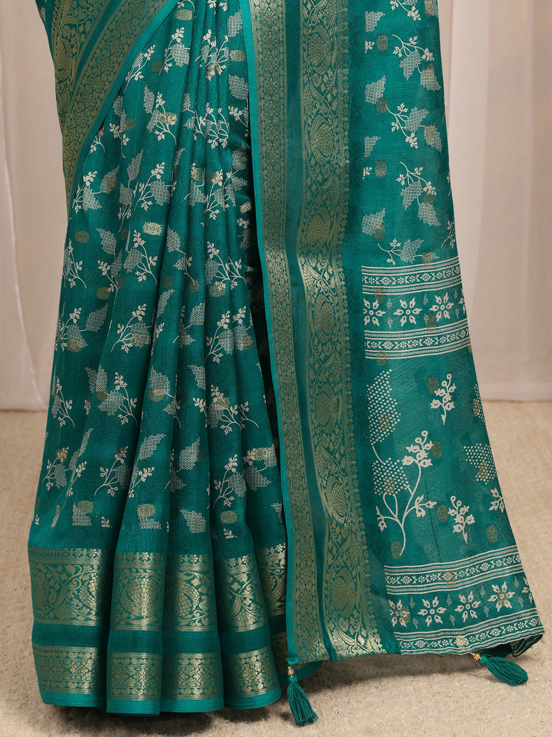 Green Floral Printed Silk Blend Saree With Unstitched Blouse Piece