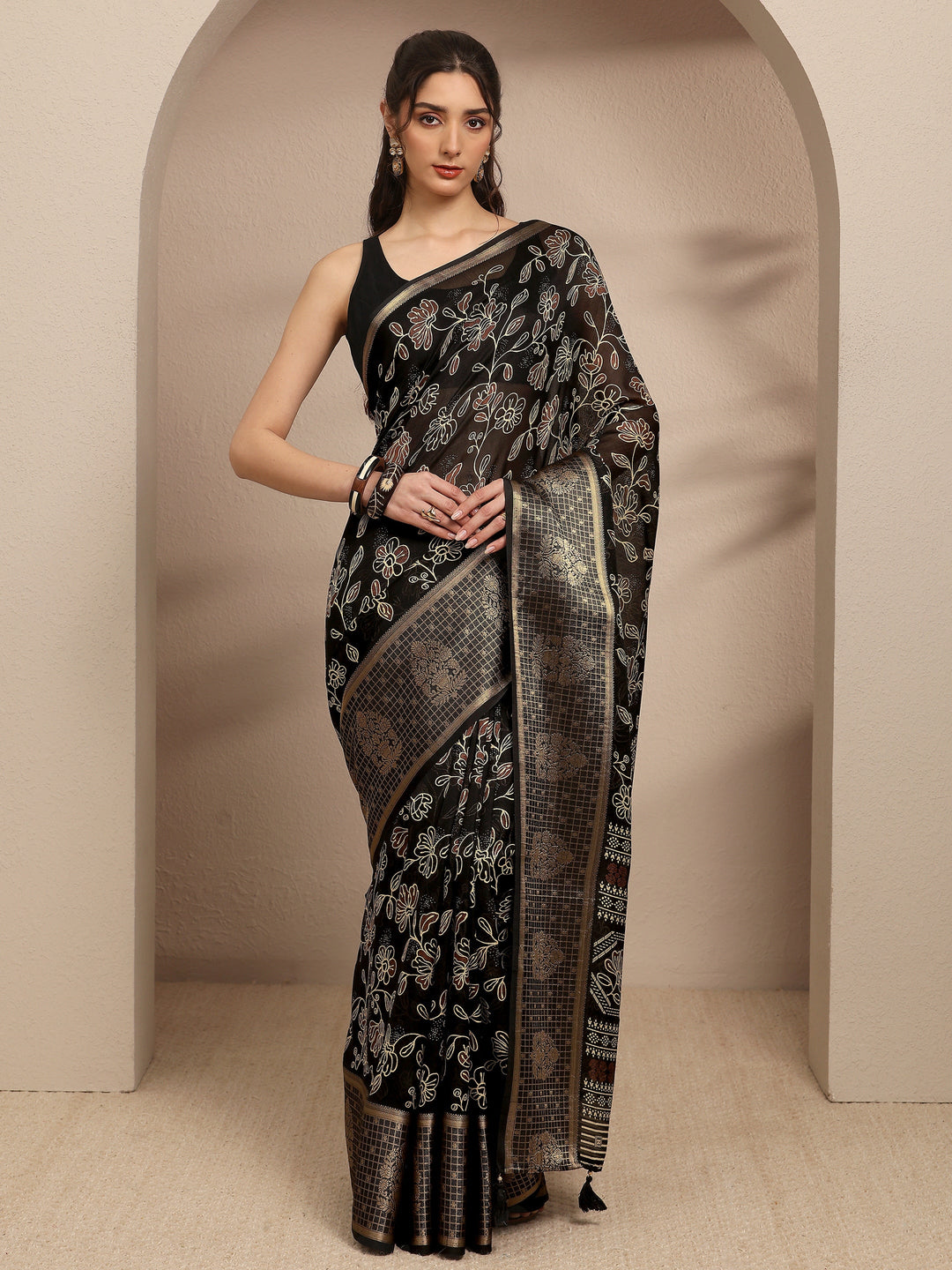Black Floral Printed Silk Blend Saree With Unstitched Blouse Piece
