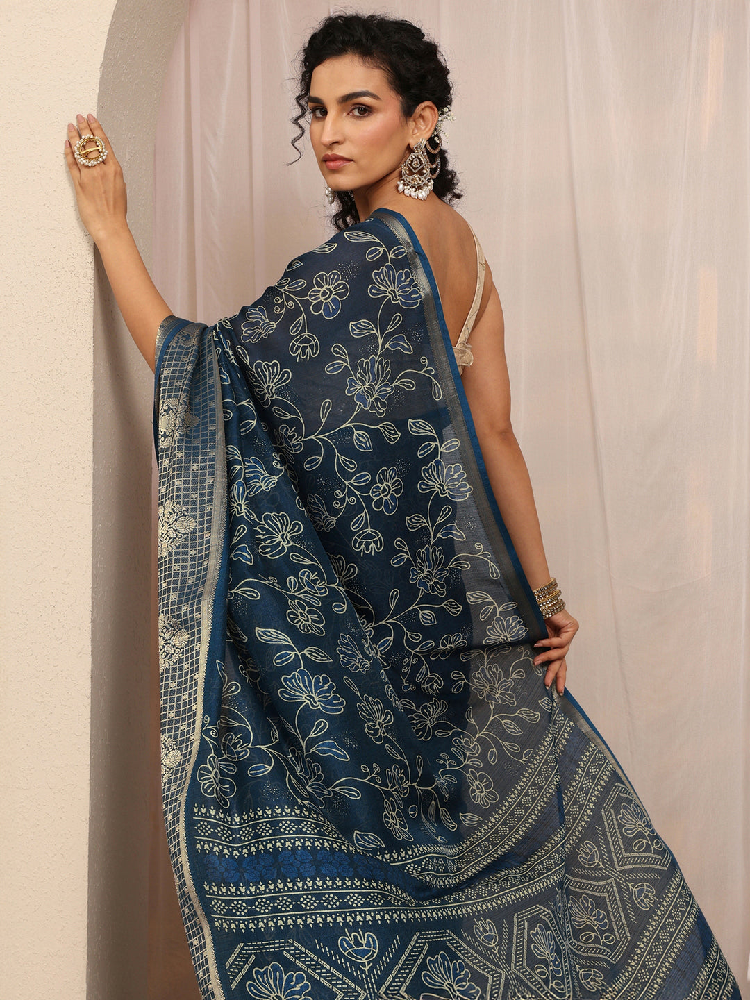 Blue Floral Printed Silk Blend Saree With Unstitched Blouse Piece