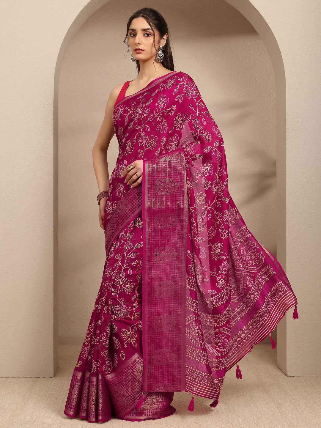 Pink Floral Printed Silk Blend Saree With Unstitched Blouse Piece
