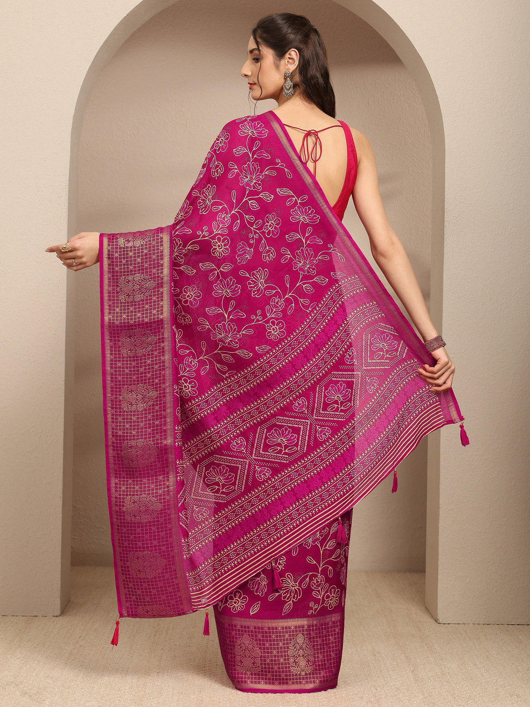 Pink Floral Printed Silk Blend Saree With Unstitched Blouse Piece