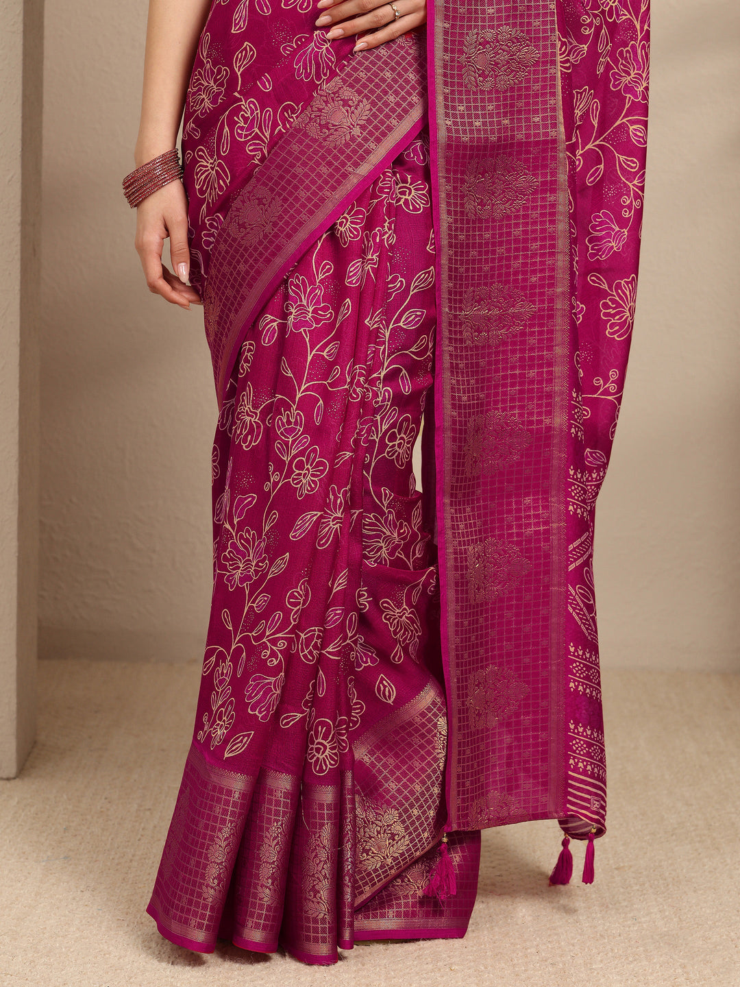 Pink Floral Printed Silk Blend Saree With Unstitched Blouse Piece