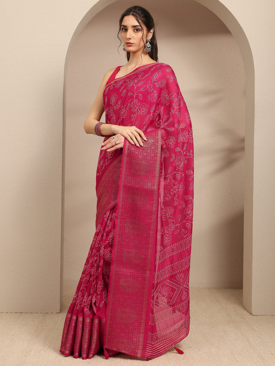 Pink Floral Printed Silk Blend Saree With Unstitched Blouse Piece