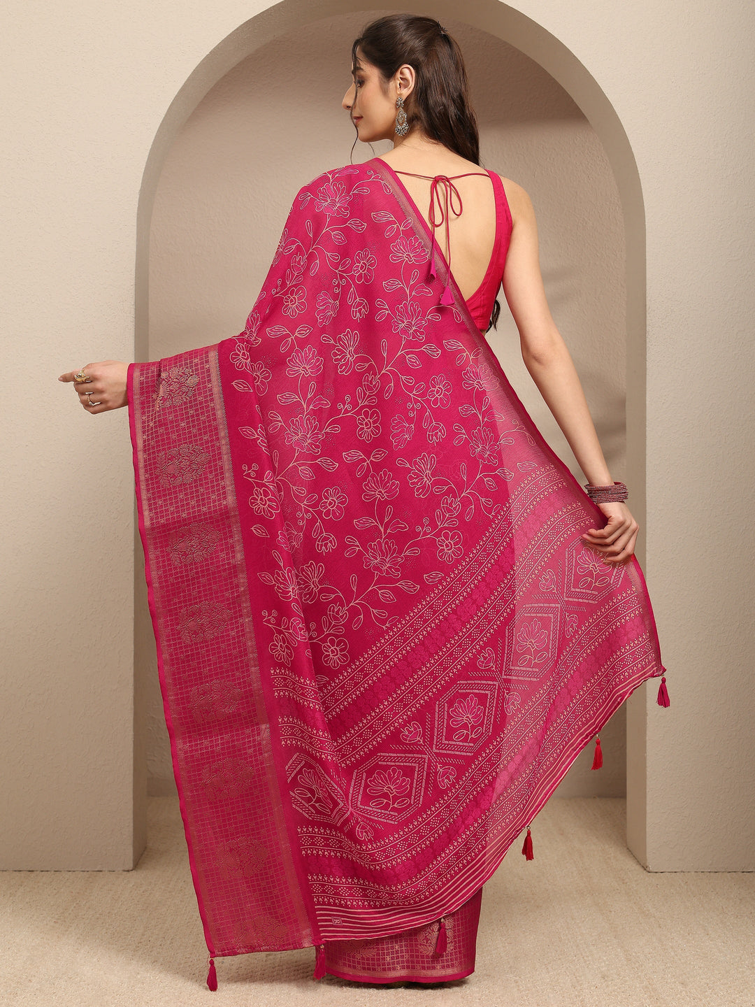 Pink Floral Printed Silk Blend Saree With Unstitched Blouse Piece