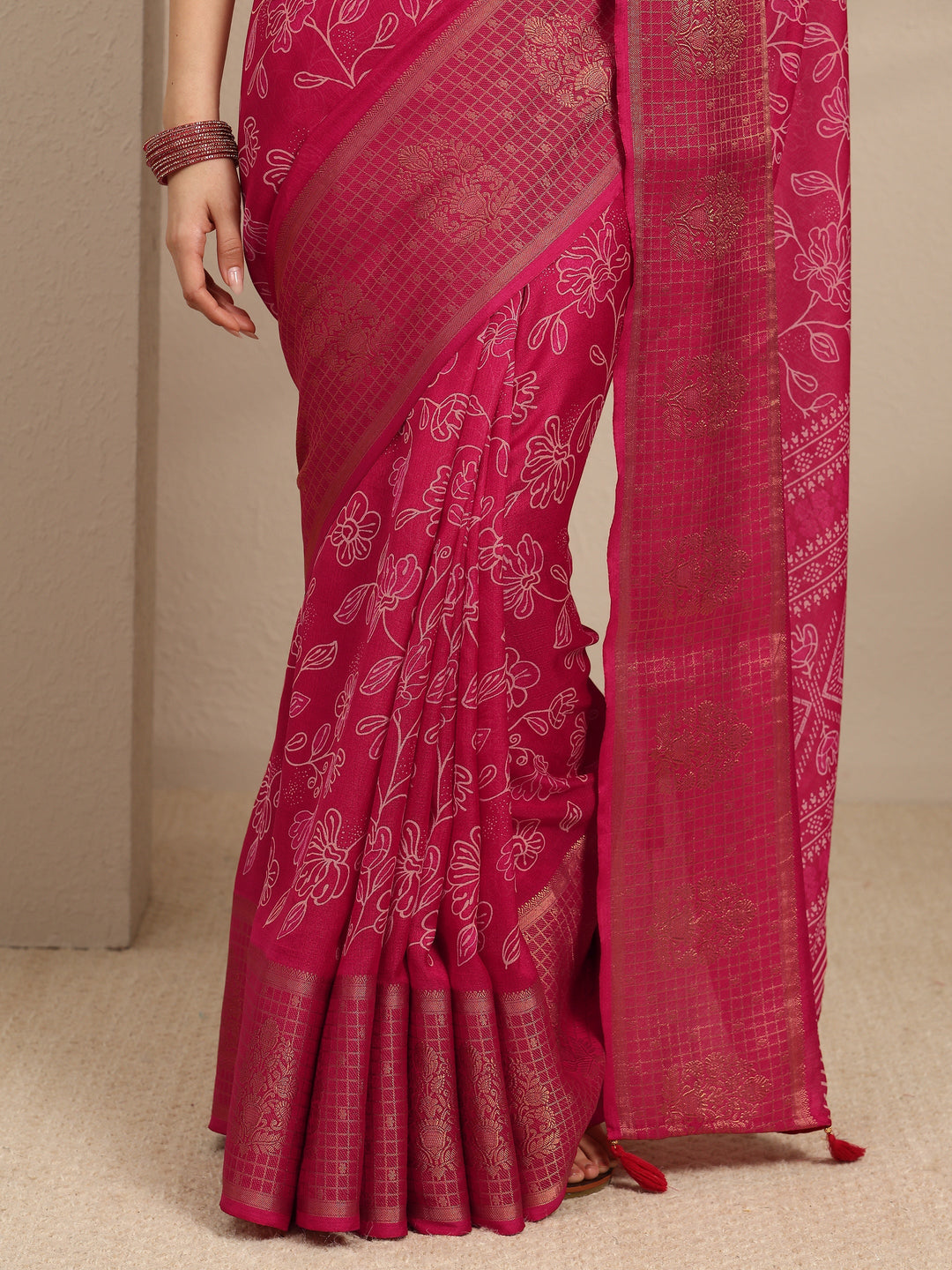 Pink Floral Printed Silk Blend Saree With Unstitched Blouse Piece
