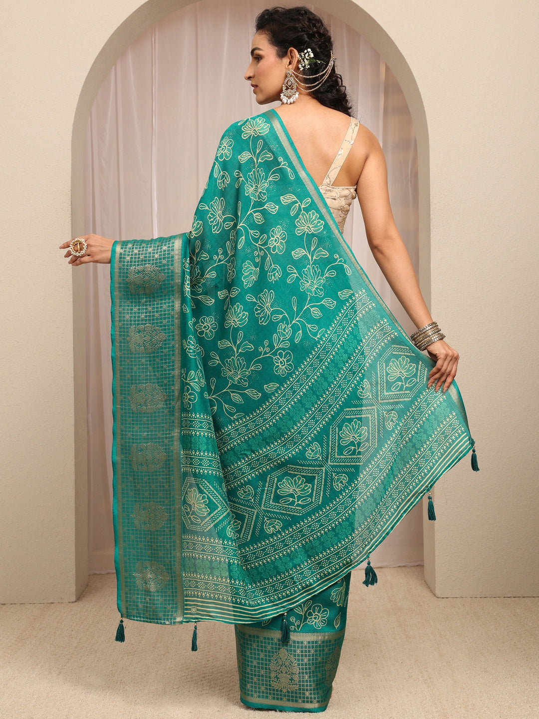 Green Floral Printed Silk Blend Saree With Unstitched Blouse Piece