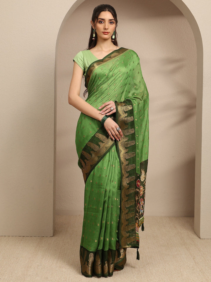 Green Ethnic Motifs Printed Silk Blend Saree With Unstitched Blouse Piece