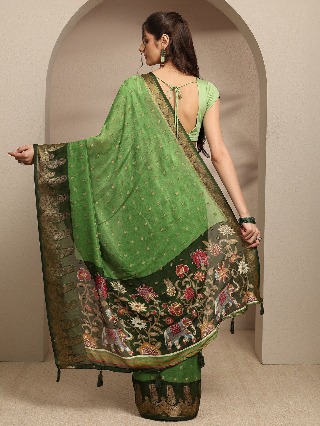 Green Ethnic Motifs Printed Silk Blend Saree With Unstitched Blouse Piece