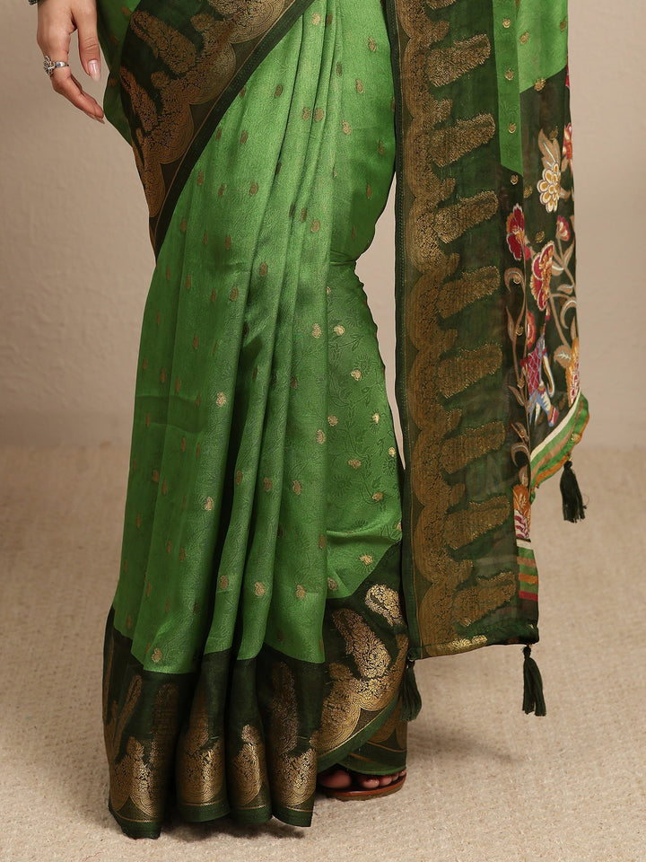 Green Ethnic Motifs Printed Silk Blend Saree With Unstitched Blouse Piece