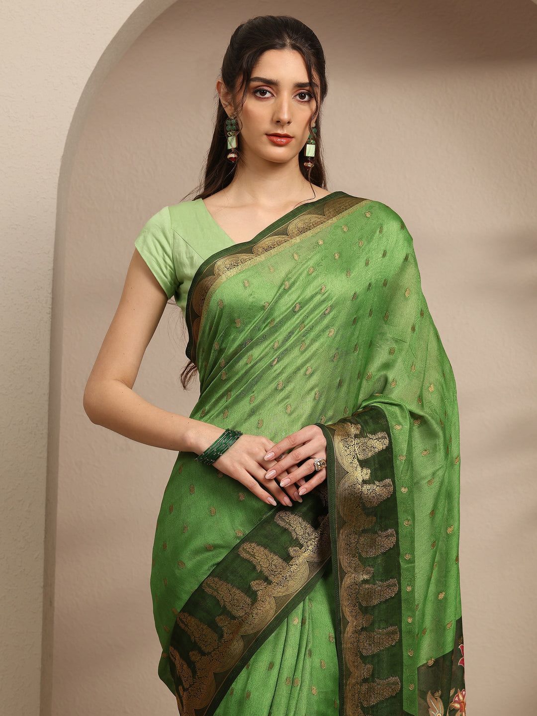 Green Ethnic Motifs Printed Silk Blend Saree With Unstitched Blouse Piece