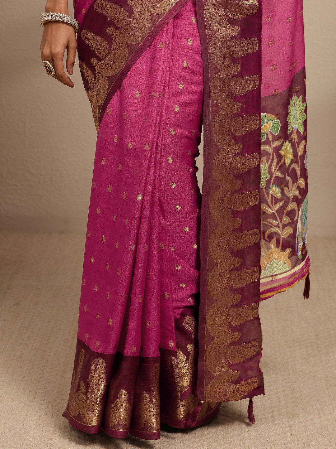 Pink Ethnic Motifs Printed Silk Blend Saree With Unstitched Blouse Piece