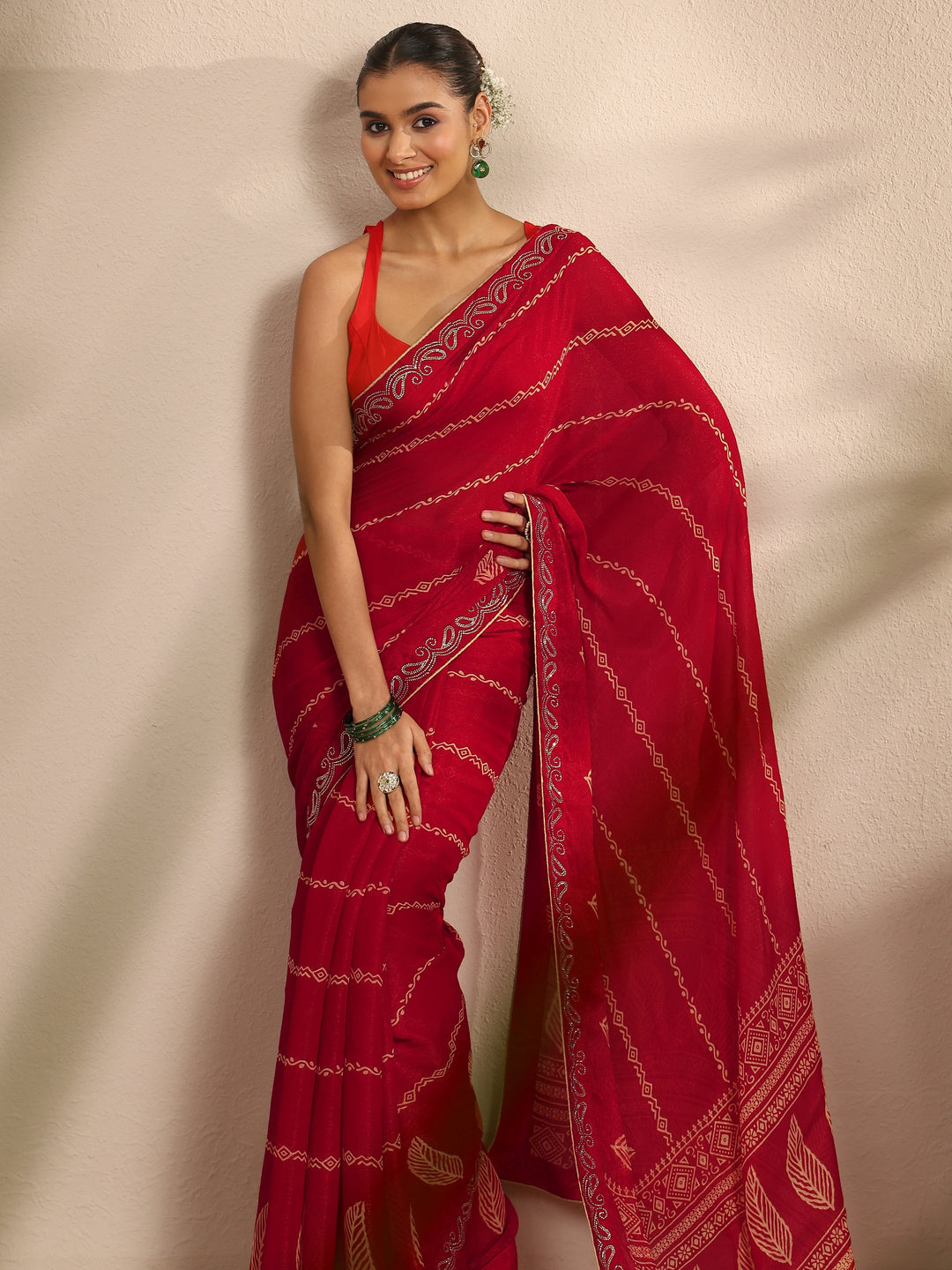 Red Ethnic Motifs Printed Silk Blend Saree With Unstitched Blouse Piece