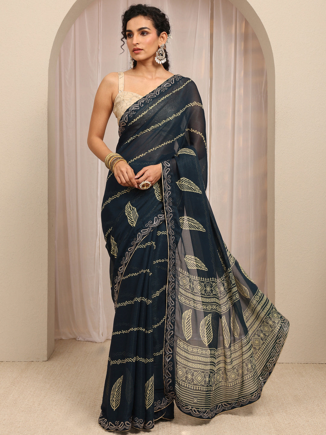 Navy Blue Printed Silk Blend Saree With Unstitched Blouse Piece