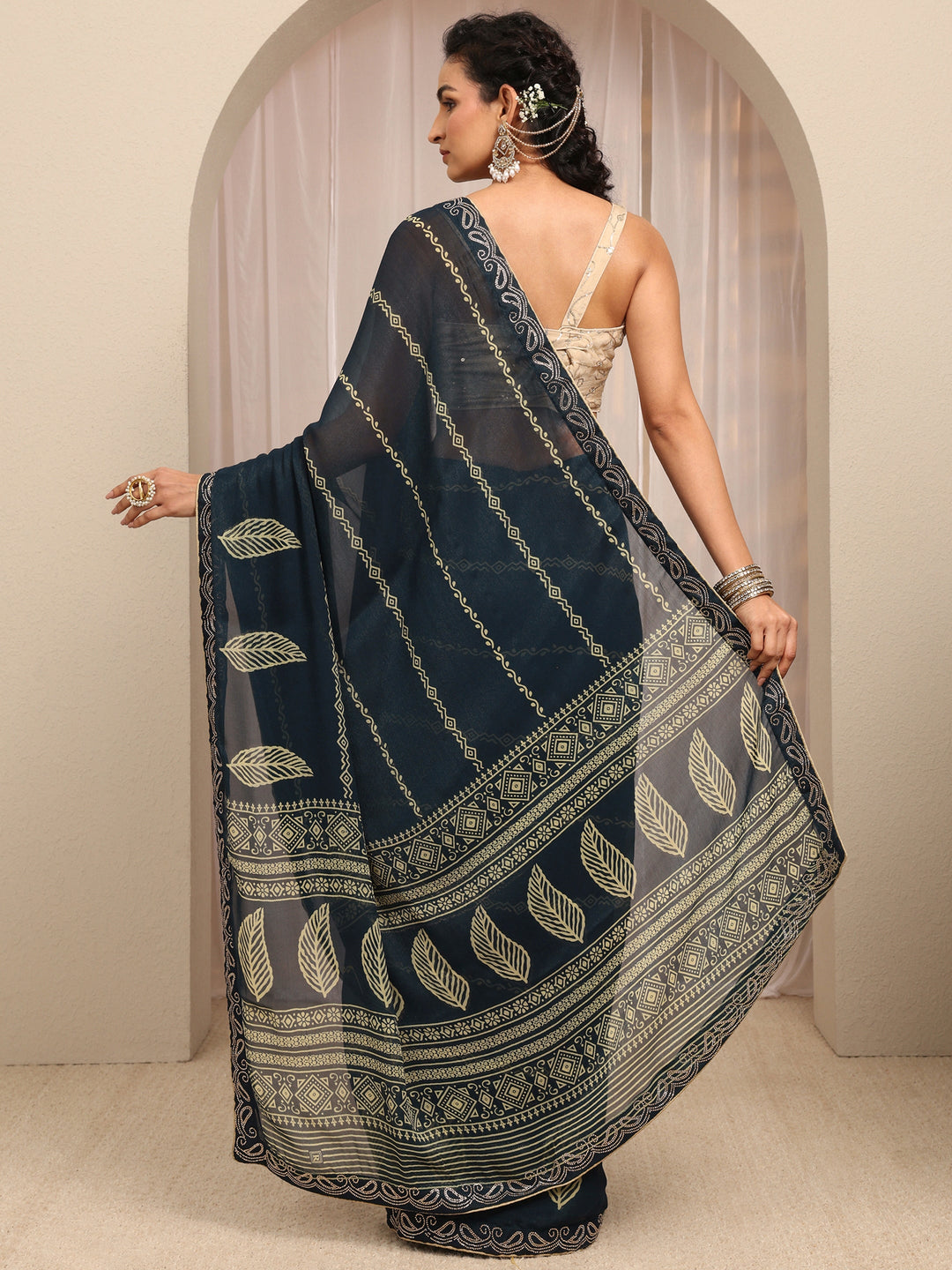 Navy Blue Printed Silk Blend Saree With Unstitched Blouse Piece
