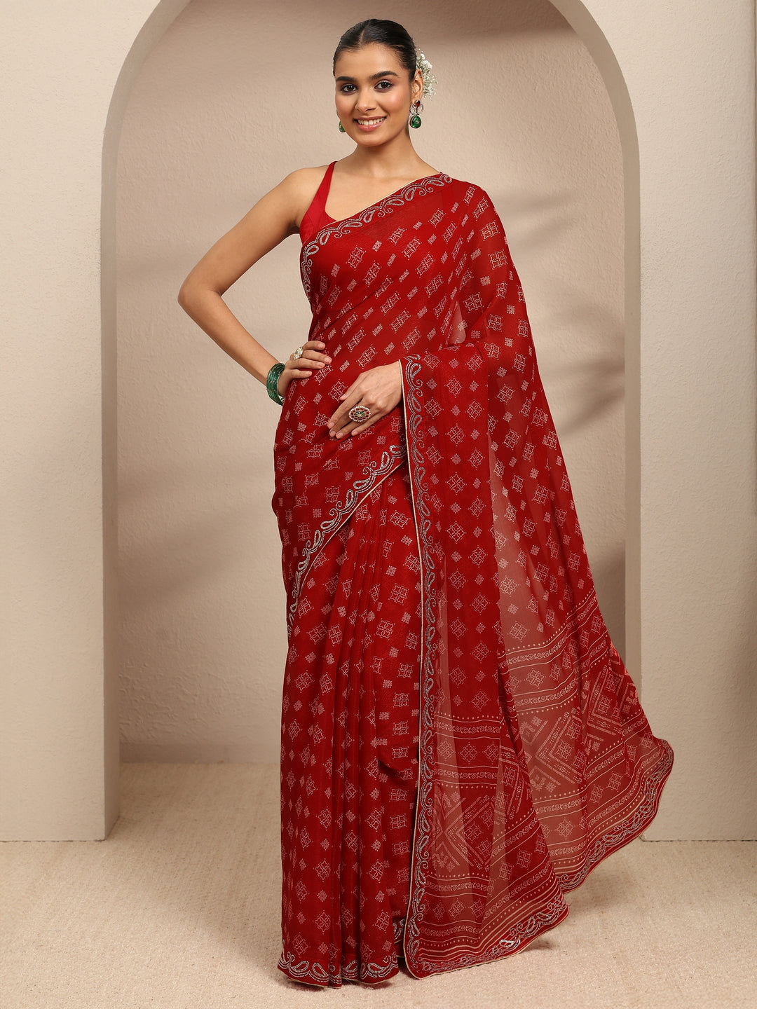 Red Ethnic Motifs Printed Silk Blend Saree With Unstitched Blouse Piece