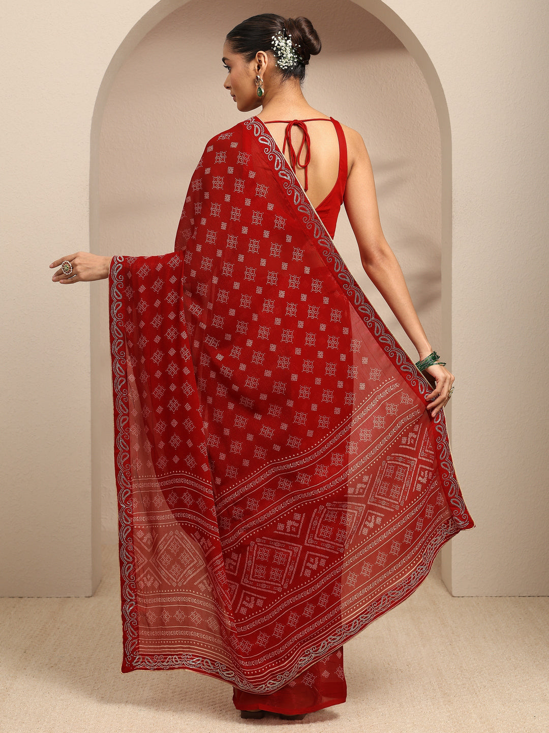 Red Ethnic Motifs Printed Silk Blend Saree With Unstitched Blouse Piece