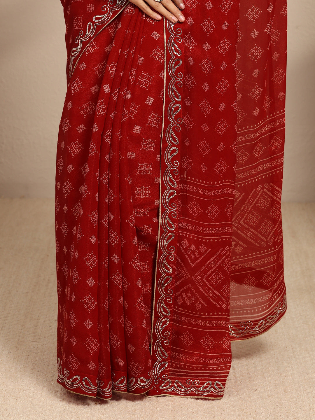 Red Ethnic Motifs Printed Silk Blend Saree With Unstitched Blouse Piece