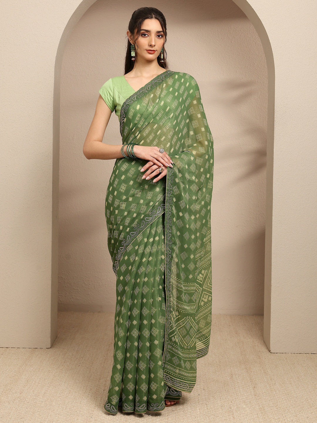 Green Ethnic Motifs Printed Silk Blend Saree With Unstitched Blouse Piece