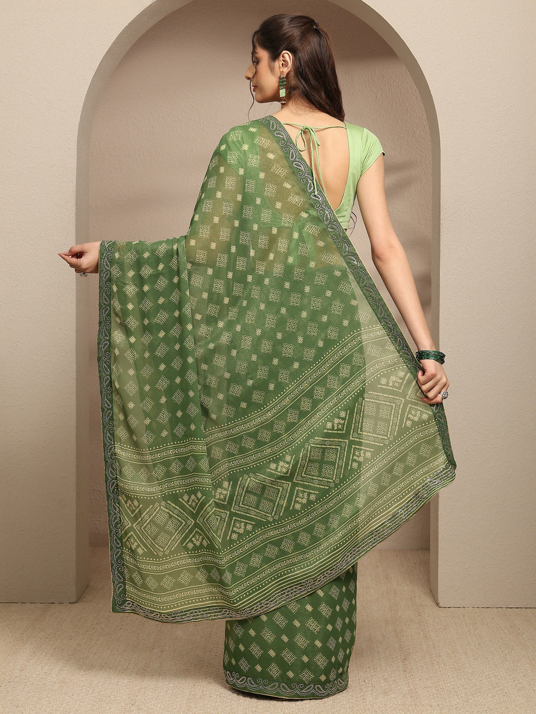Green Ethnic Motifs Printed Silk Blend Saree With Unstitched Blouse Piece