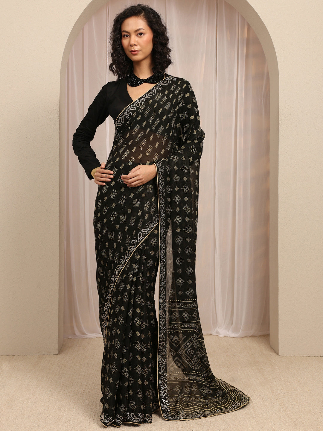 Black Printed Silk Blend Saree With Unstitched Blouse Piece
