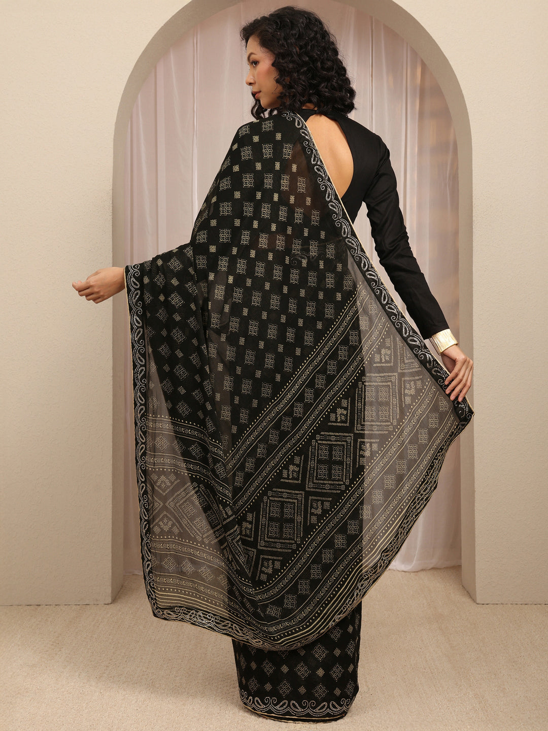 Black Printed Silk Blend Saree With Unstitched Blouse Piece