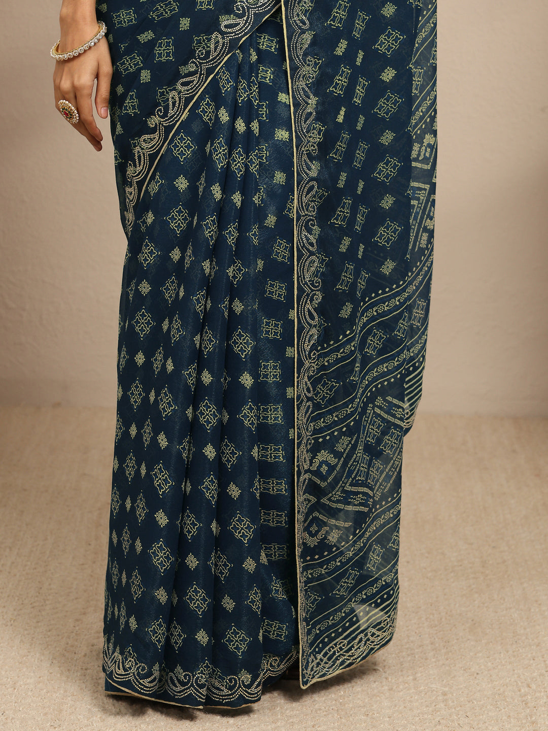 Navy Blue Ethnic Motifs Printed Silk Blend Saree With Unstitched Blouse Piece