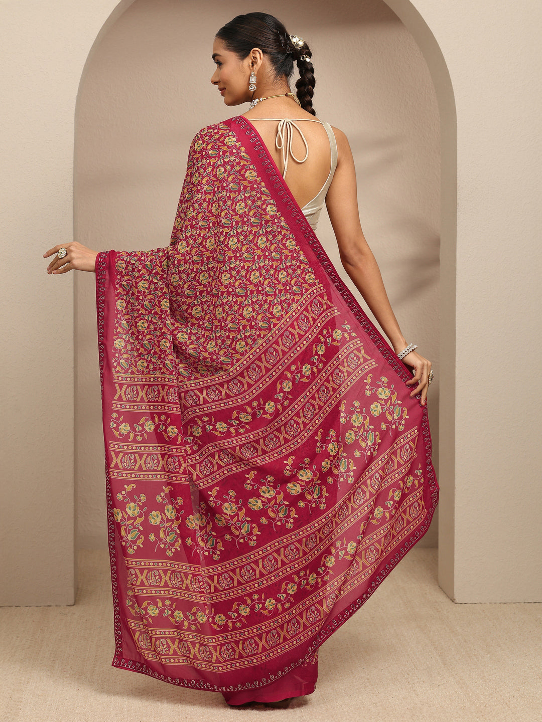 Red Floral Printed Silk Blend Saree With Unstitched Blouse Piece