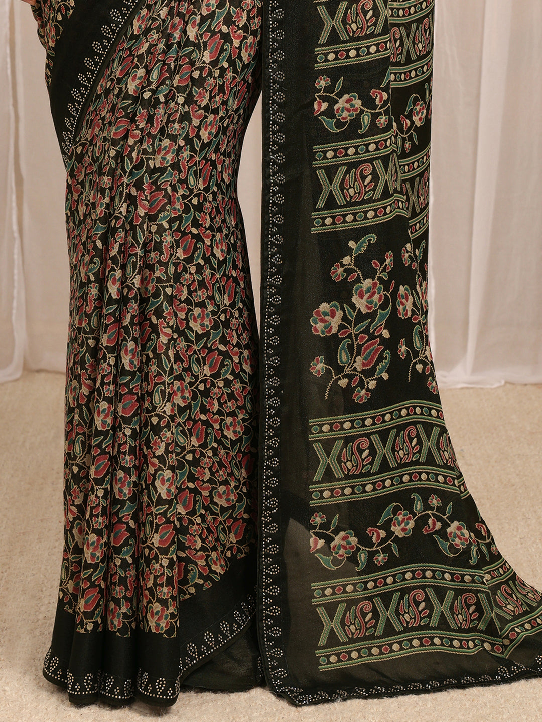 Black Floral Printed Silk Blend Saree With Unstitched Blouse Piece
