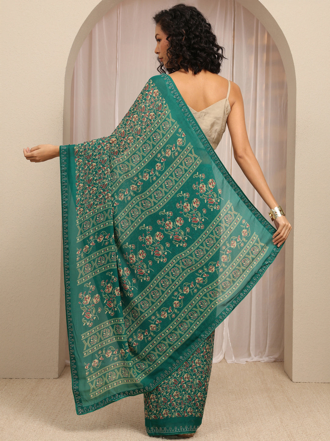 Green Floral Printed Silk Blend Saree With Unstitched Blouse Piece