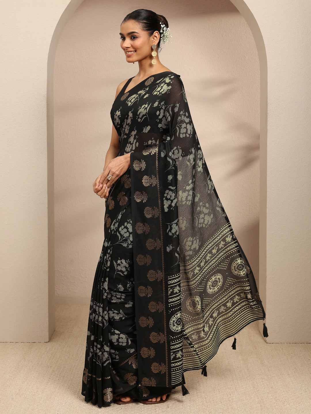 Black Floral Printed Silk Blend Saree With Unstitched Blouse Piece