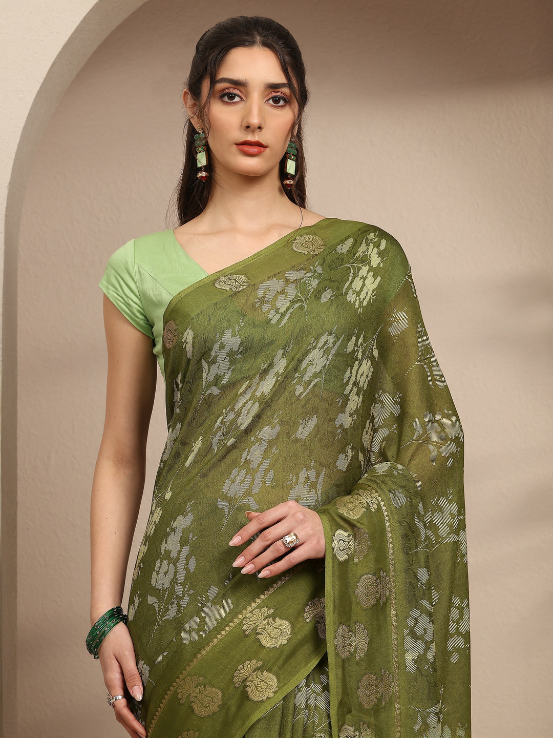 Green Floral Printed Silk Blend Saree With Unstitched Blouse Piece
