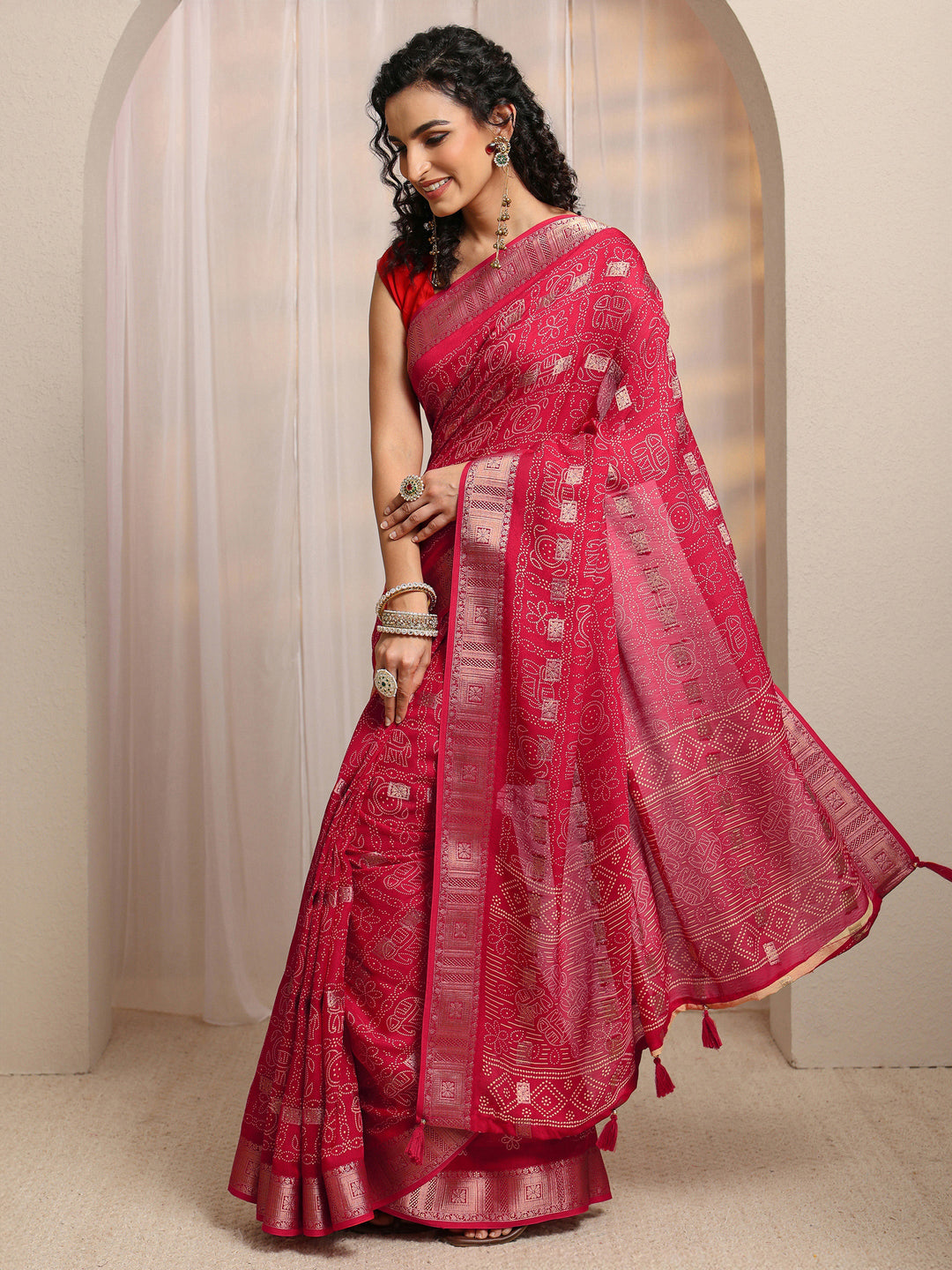 Red Bandhani Printed Silk Blend Saree 
With Unstitched Blouse Piece