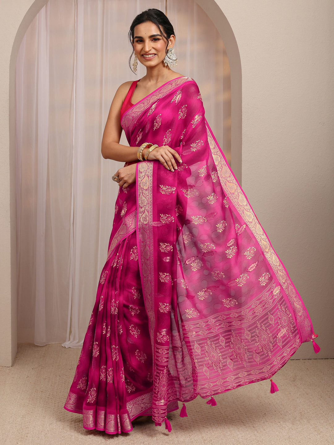 Pink Floral Printed Silk Blend Saree With Unstitched Blouse Piece