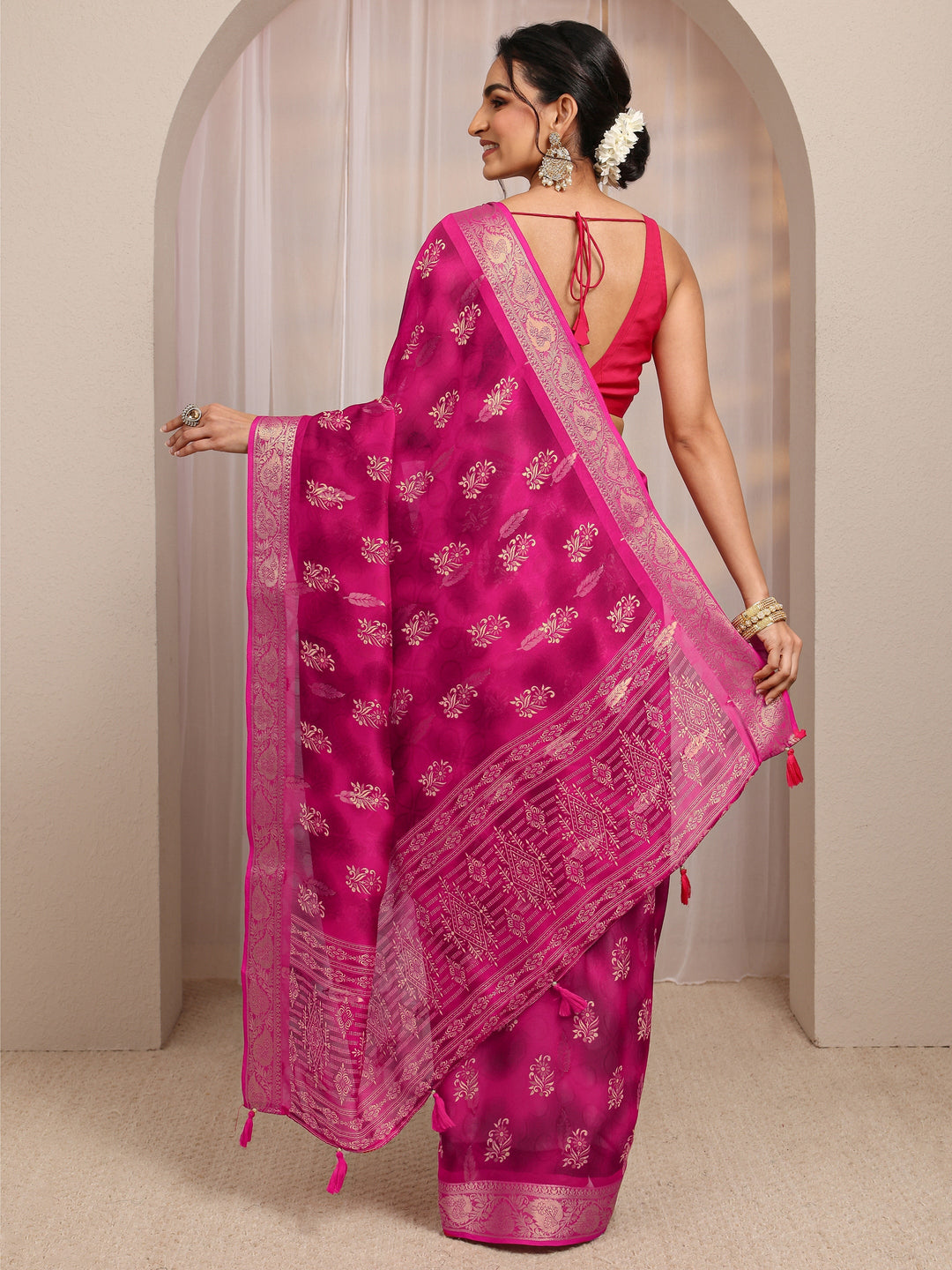 Pink Floral Printed Silk Blend Saree With Unstitched Blouse Piece