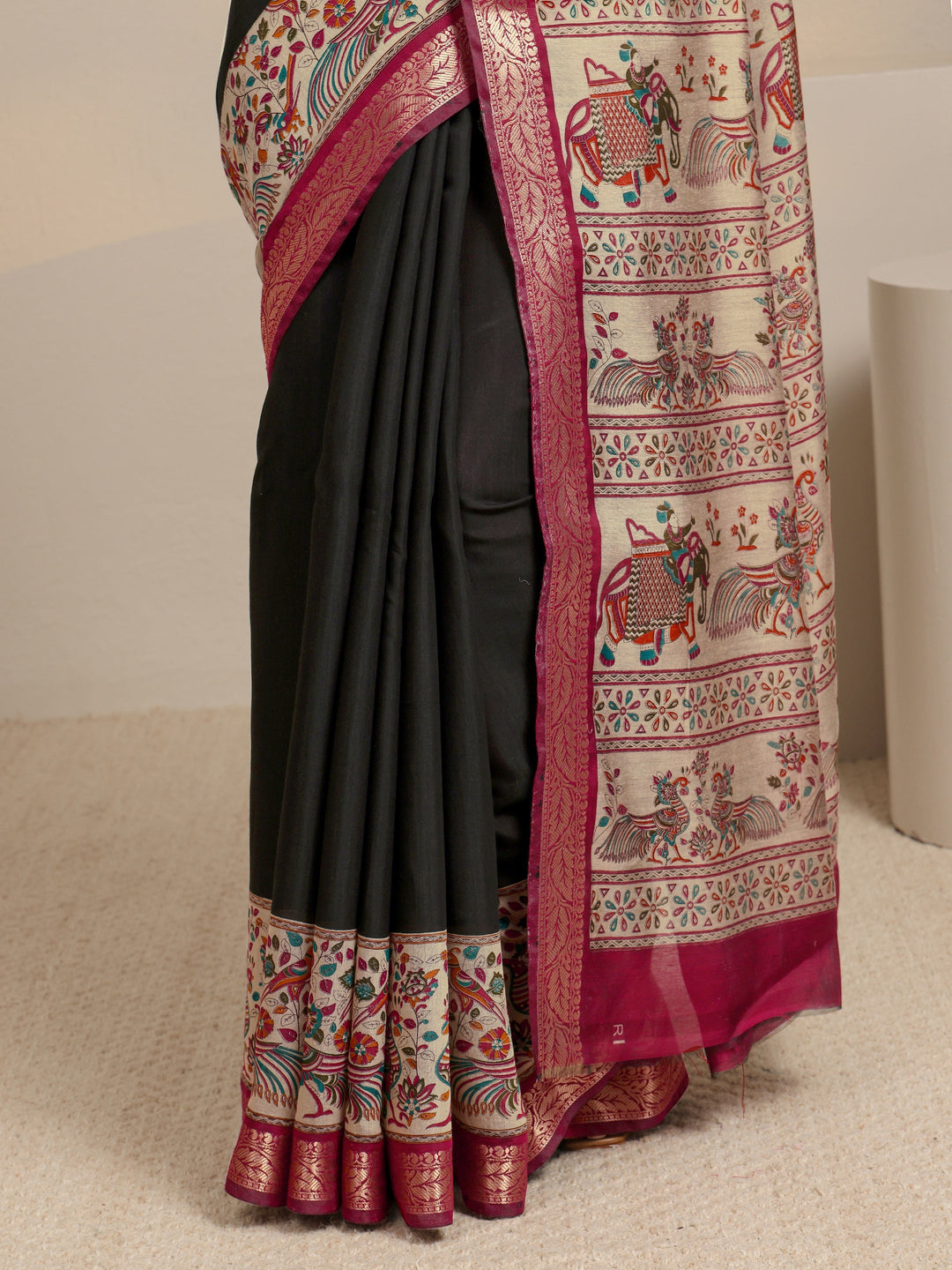 Black Ethnic Motif Printed Silk Blend Saree 
With Unstitched Blouse Piece