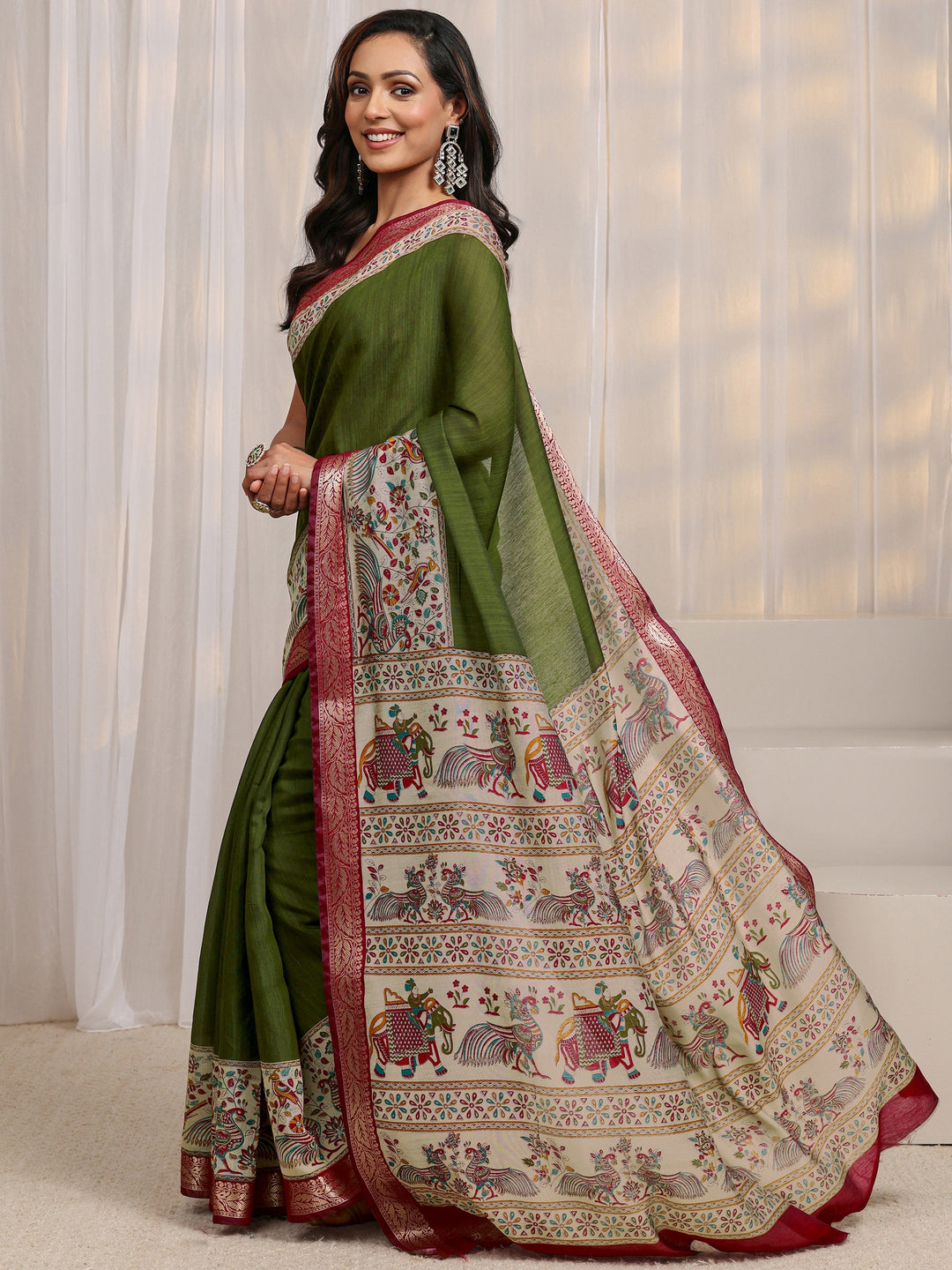 Green Ethnic Motif Printed Silk Blend Saree 
With Unstitched Blouse Piece