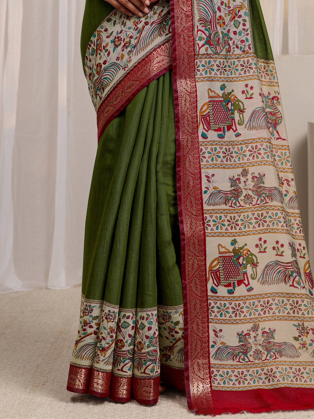 Green Ethnic Motif Printed Silk Blend Saree 
With Unstitched Blouse Piece