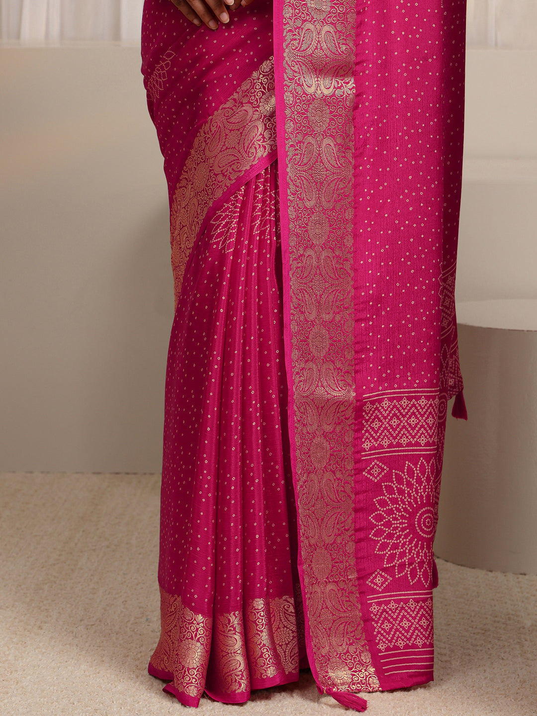 Pink Bandhani Printed Silk Blend Saree 
With Unstitched Blouse Piece