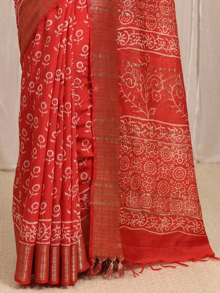 Red Floral Printed Cotton Blend Saree With Unstitched Blouse Piece