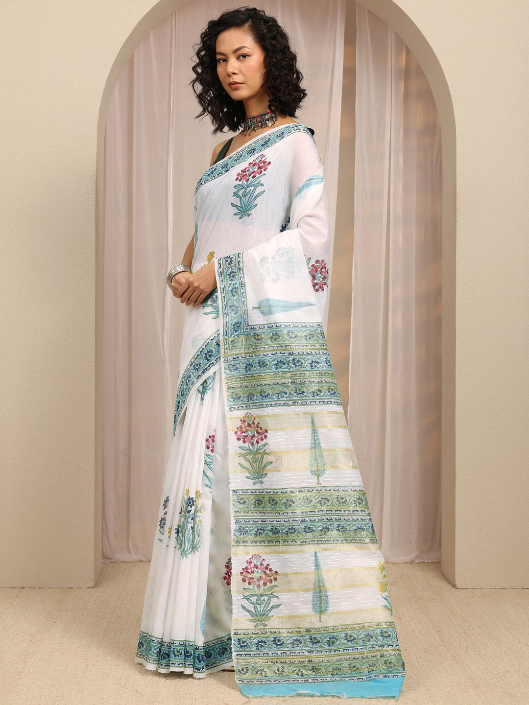 White Floral Printed Cotton Blend Saree With Unstitched Blouse Piece