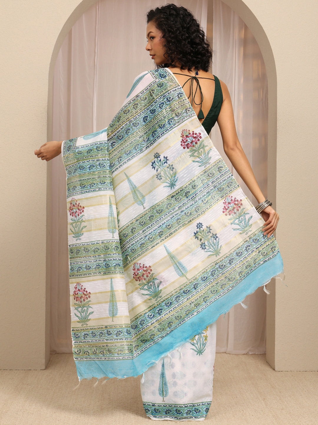 White Floral Printed Cotton Blend Saree With Unstitched Blouse Piece