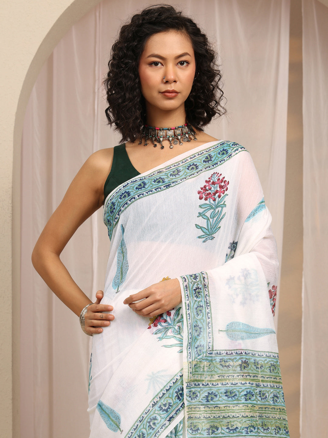 White Floral Printed Cotton Blend Saree With Unstitched Blouse Piece