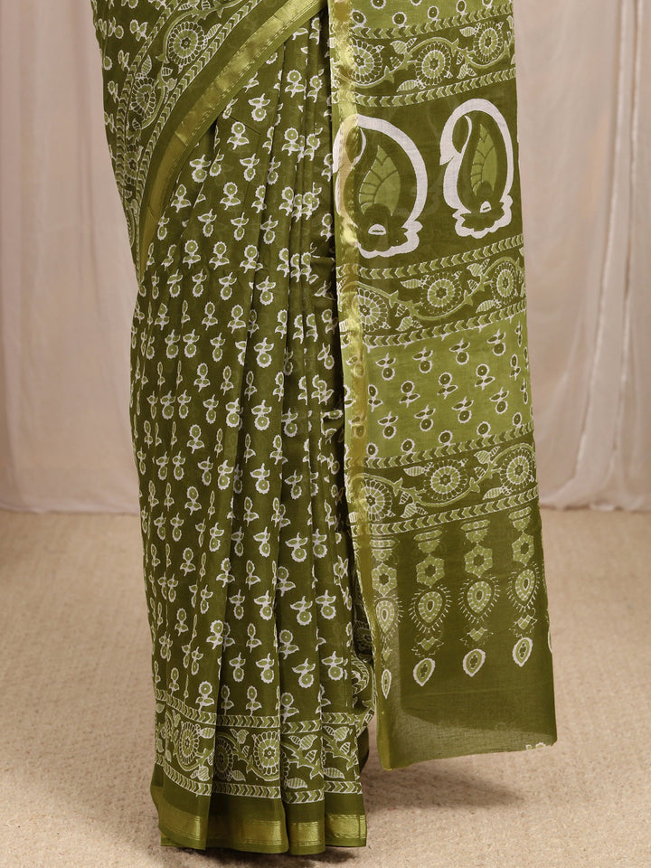 Green Printed Cotton Blend Saree With Unstitched Blouse Piece